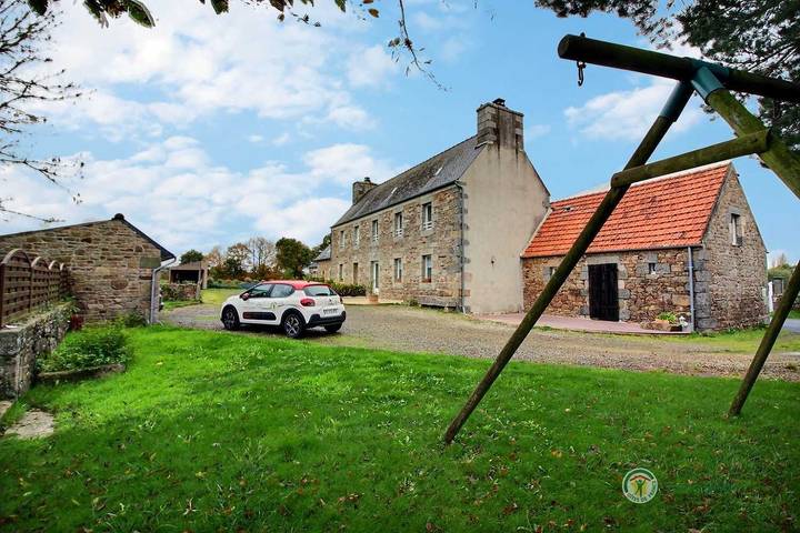 Maison de vacances pour 6 personnes, avec terrasse et jardin à Ploumilliau