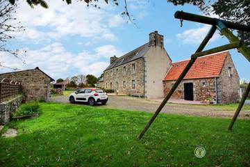 Gîte pour 6 personnes, avec jardin et terrasse à Ploumilliau