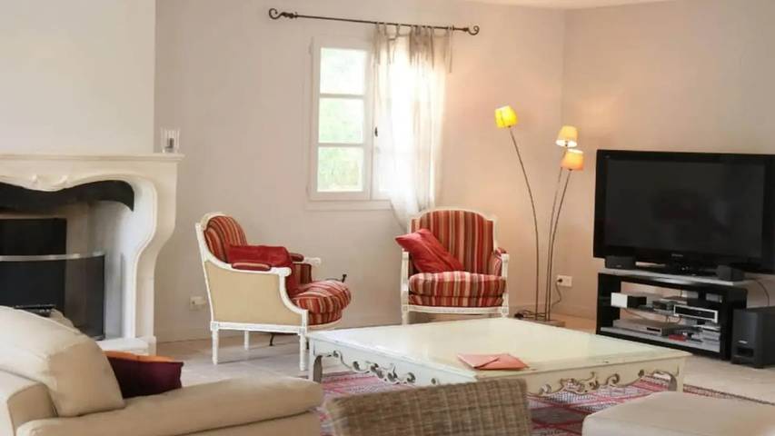 Gîte pour 9 personnes, avec piscine et jardin à Cabrières-d'Avignon - 2