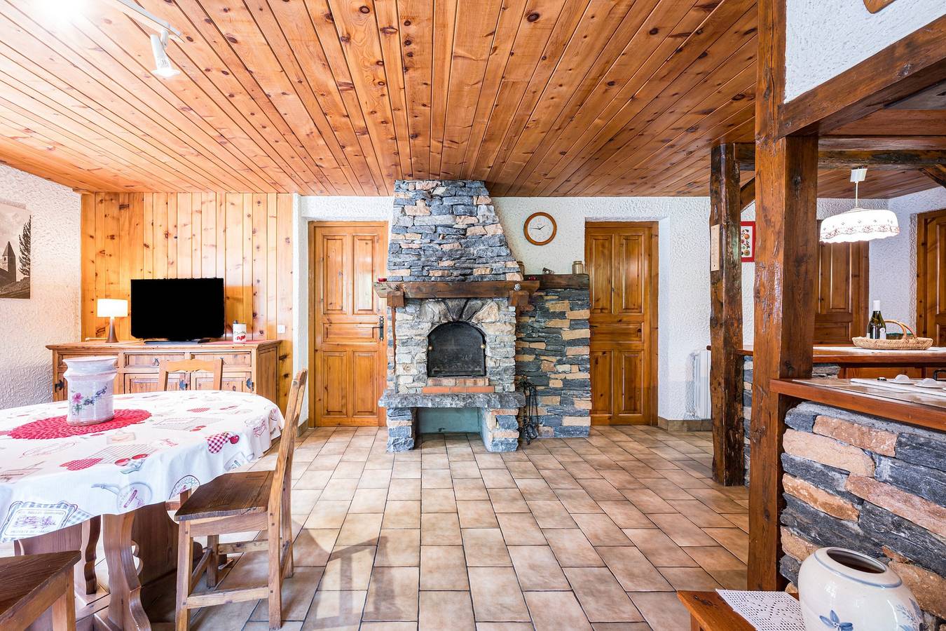 Ganze Wohnung, Ferienwohnung „Montagnard Savoyard“ mit Bergblick, privater Terrasse und Wlan in Bramans, Region Saint-Jean-de-Maurienne