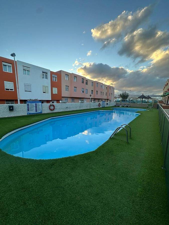 Apartamento para 4 personas, con piscina y jardín además de jacuzzi y piscina para niños en La Garita