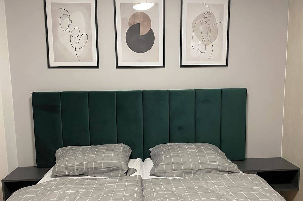 Entire apartment, Chic 1-bedroom apartment with Ac, Wifi close to Bratislava's downtown in Bratislava, Bratislava region