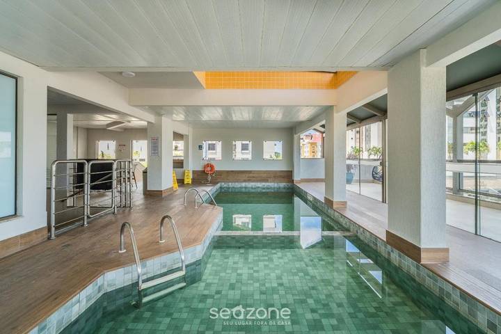 Casas e apartamentos de temporada para 2 pessoas, com piscina e balcão em Itacorubi