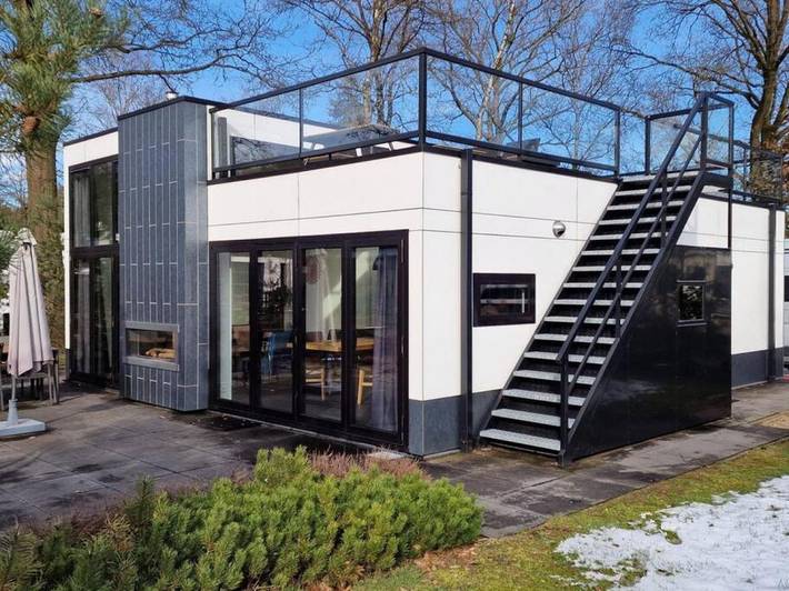 Vakantiehuis voor 6 personen, with Balkon and Terras as well as Tuin and Zwembad in Arnhem