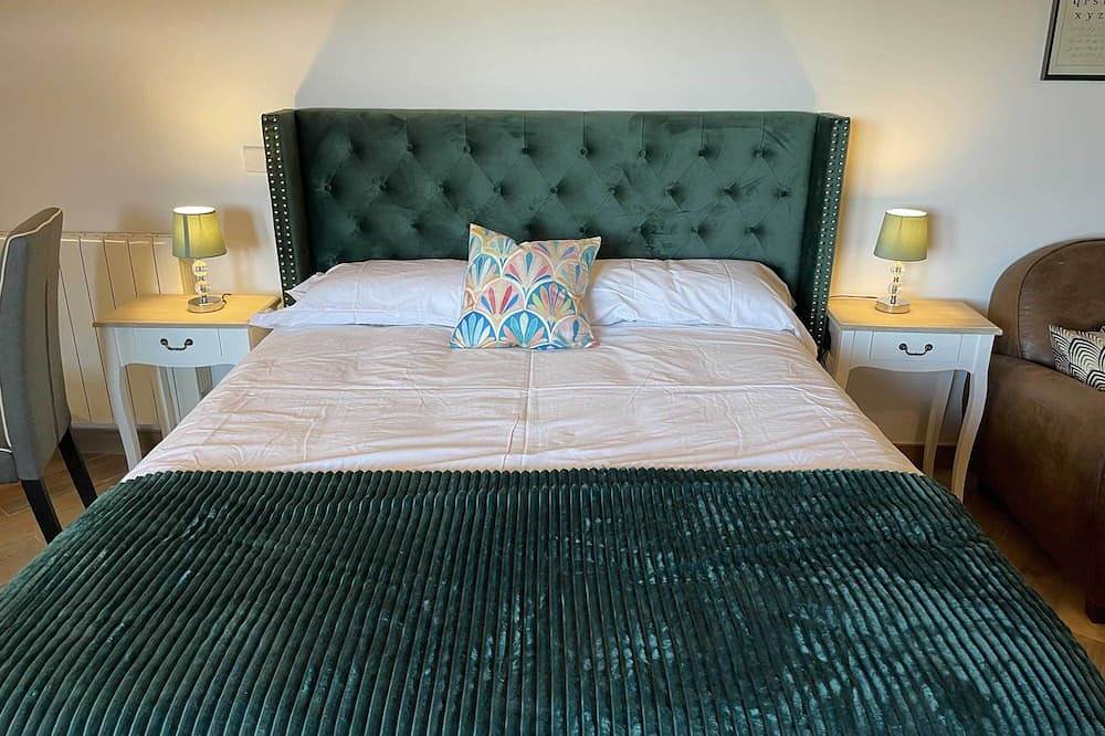 Apartamento entero, Estudio de vistas privilegiadas a la Reserva de la Biosfera y exquisita decoración ecléctica. in Montejo de la Sierra, Provincia de Madrid