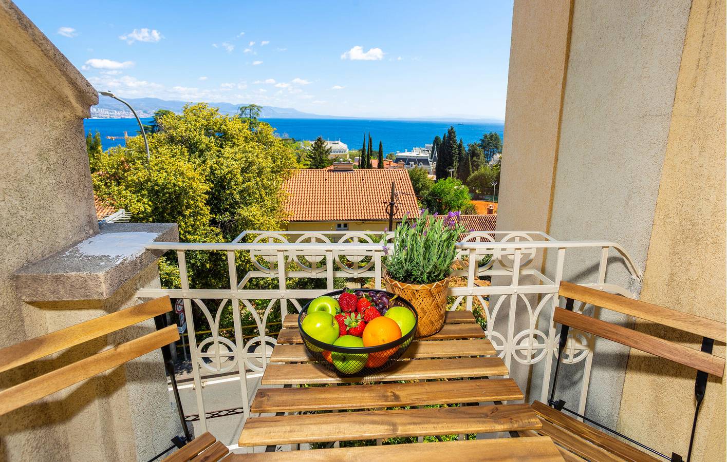 Entire holiday apartment, Holiday apartment for 2 people with terrace in Opatija Riviera