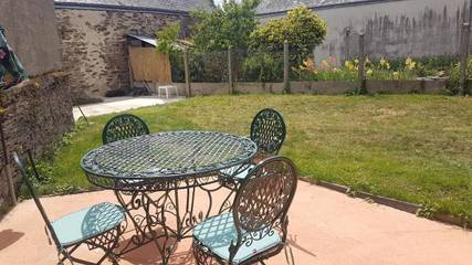 Gîte pour 4 personnes, avec terrasse et jardin à Combrée