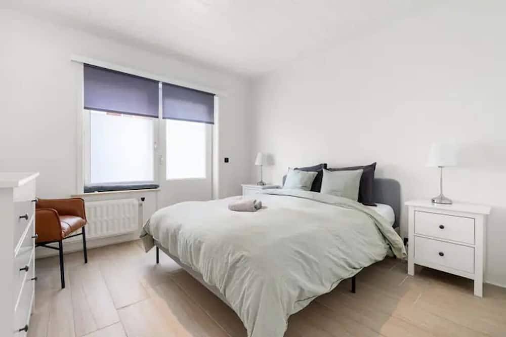 Geheel appartement, Sunny Apartment 500m from the beach in Stad Oostende, Oostende
