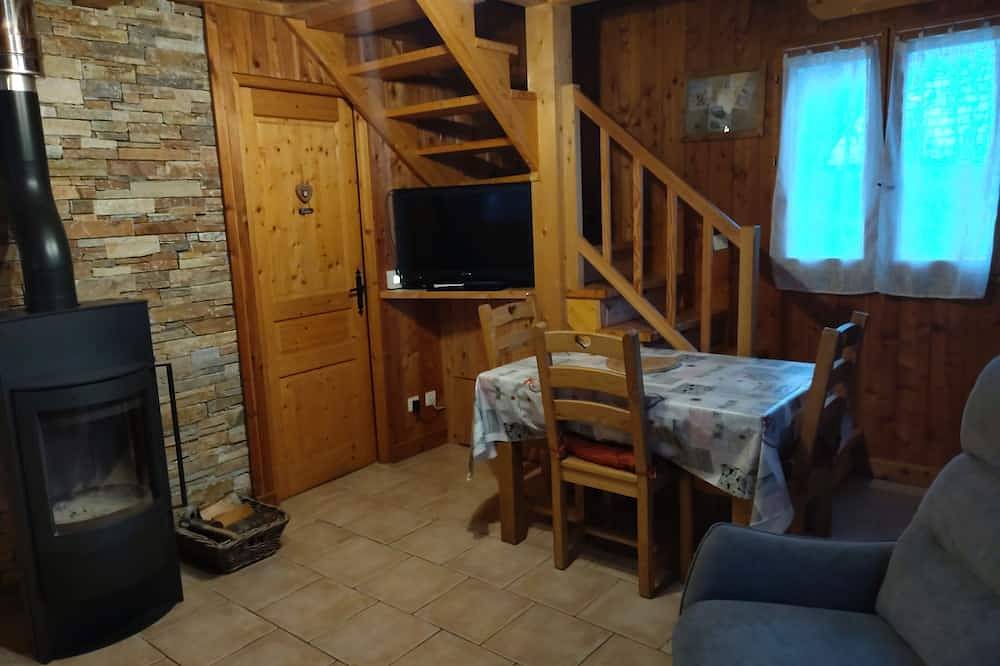 Mountain chalet with pool access, children's play area, restaurant and pizzeria. in Guillestre, Écrins National Park