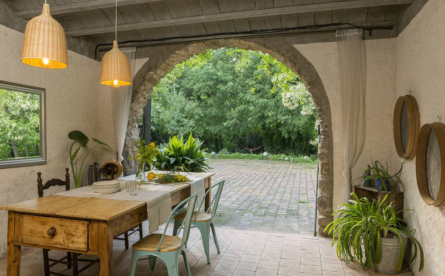Masía 'El Celler - Can Bonet' con vista sulle montagne, piscina condivisa e Wi-Fi in Sant Martí Vell, Gironès