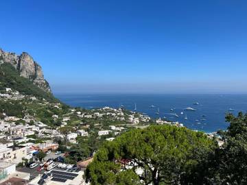 Location de vacances pour 4 personnes, avec terrasse ainsi que vue sur l’océan et vue, animaux acceptés à Capri