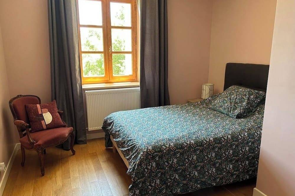 Belle maison de maître à deux pas du Château de Val et des monts d’Auvergne in Lanobre, Parc naturel régional des Volcans d'Auvergne