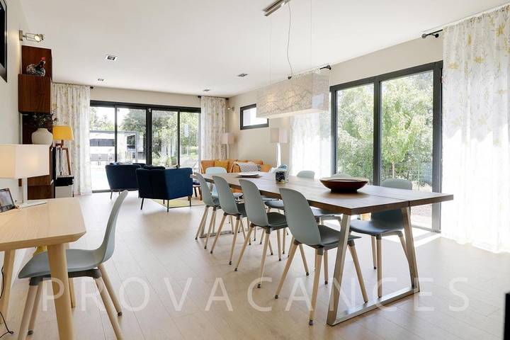 Modern villa with heated pool within walking distance to Lorgues in Lorgues, Region de Draguignan