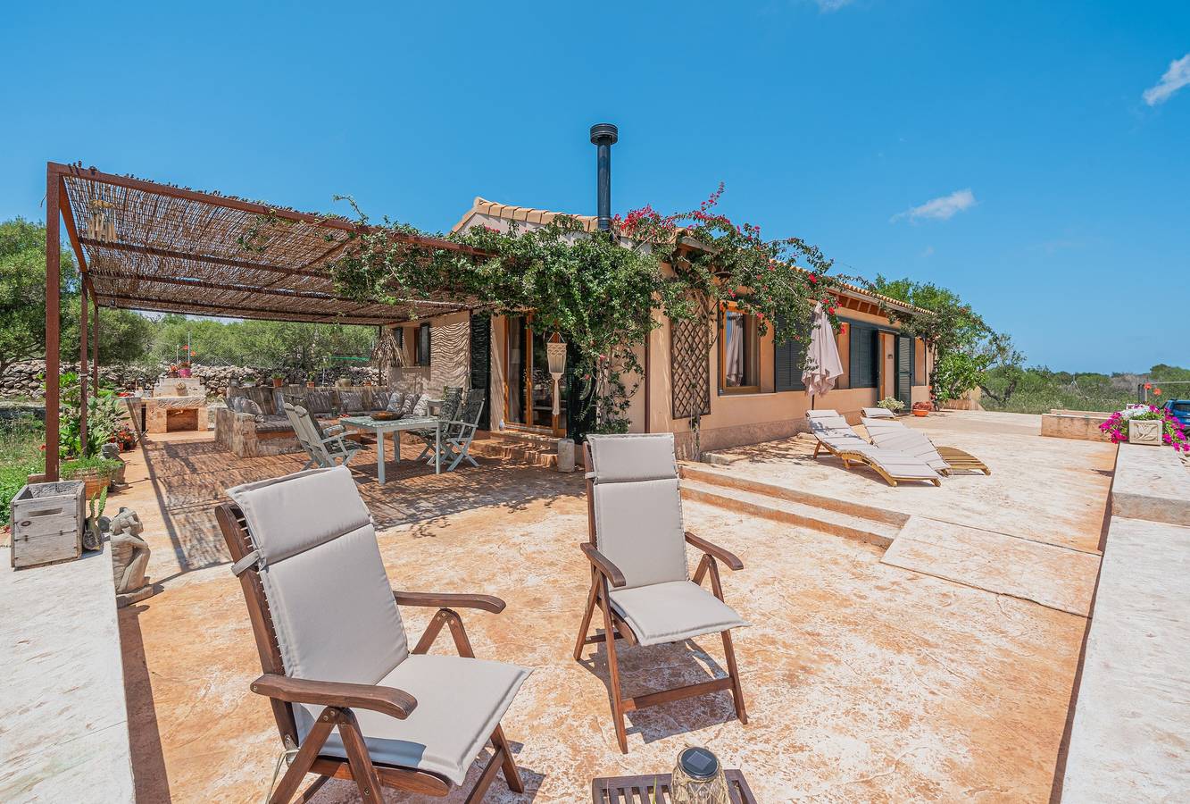 Maison rurale 'Punyetes' avec vue montagne, piscine privée et Wi-Fi in Santa Margalida, Majorque du Nord