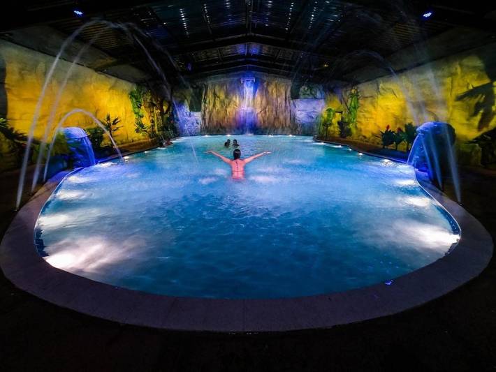 Casas rurais para 4 pessoas, com sauna e piscina e ainda jacuzzi and jardim, com animais de estimação em Brotas