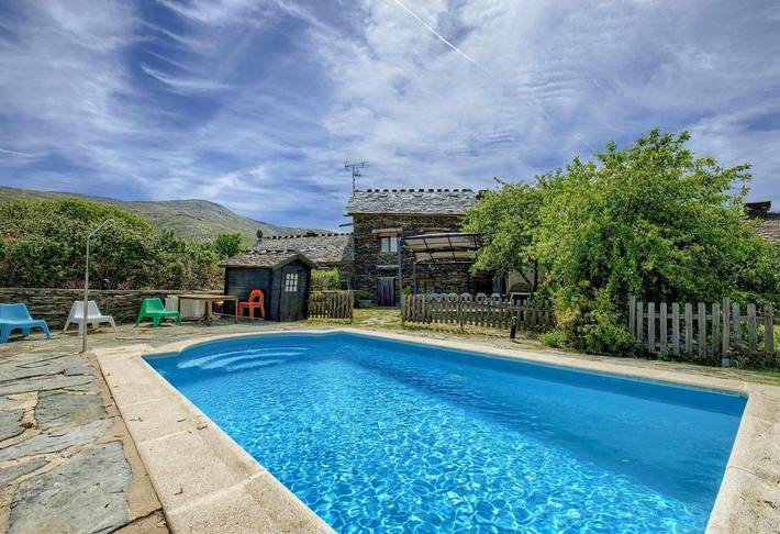 Casa rural para 18 personas, con Terraza además de Piscina y Vistas en Retiendas - 3