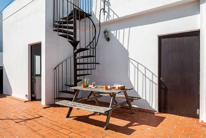 Entire apartment, Air-Conditioned Apartment in Great Location with Rooftop Terrace and Wi-Fi; Pets Allowed in Conil de la Frontera, Costa de la Luz