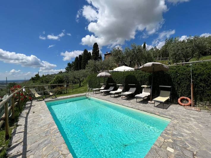 Villa per 12 persone, con piscina e giardino nonché terrazza, adatto a famiglie con bambini in Cortona