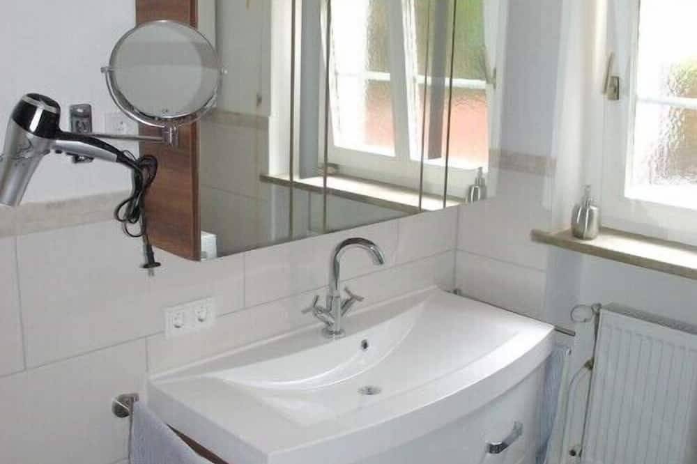 Appartamento intero, Accogliente appartamento di 54 mq, con terrazza, connessione Wi-Fi gratuita in Regensburg, Baviera Orientale