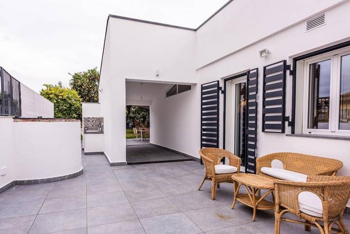 Casa vacanza per 5 persone, con panorama e giardino nonché piscina in Sant'Anna (Catane)