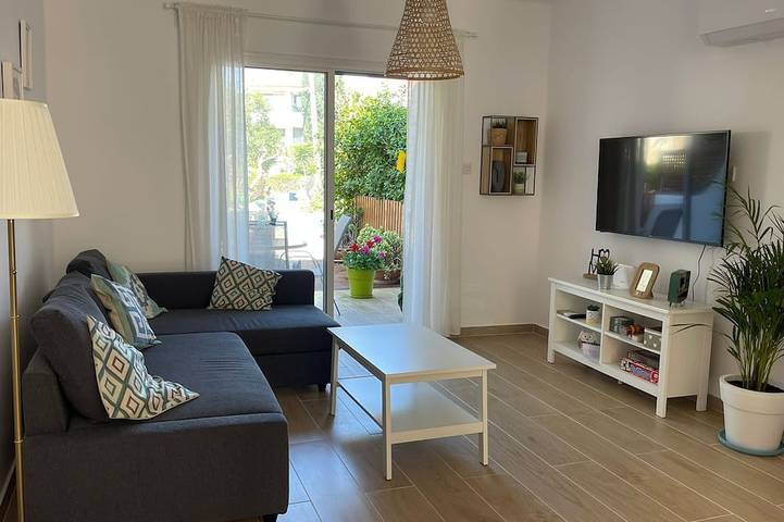 Holiday home for 4 people, with terrace and pool as well as garden in Paphos