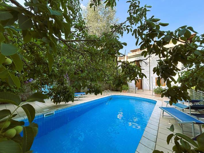 Appartamento vacanze per 4 persone, con giardino e panorama nonché piscina - 1