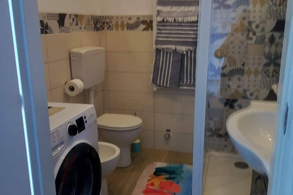 Entire apartment, By the sea, new -fresh,with kitchen, large terrace, Hi-fi, complete with everything. in Grado, Gorizia Province