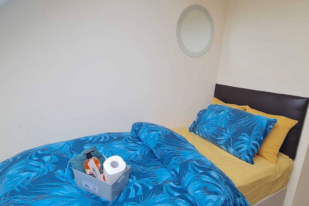 Room 6 in Loft - approx 1 min walk from Iver station - Single bed in Iver, Parque Colne Valley