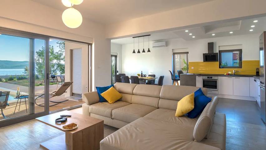 Villa pour 10 personnes, avec jardin et piscine à Turanj - 2