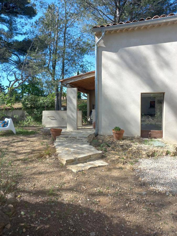 Location de vacances pour 3 personnes, avec Terrasse ainsi que Jardin et Vue à Auriol - 3
