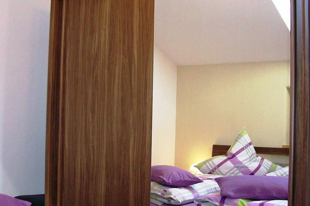 Ganze Wohnung, \"Ferienwohnung Elisabeth\" 60qm, 1 Schlafzimmer, Kamin, Balkon in Eggstätt, Chiemsee