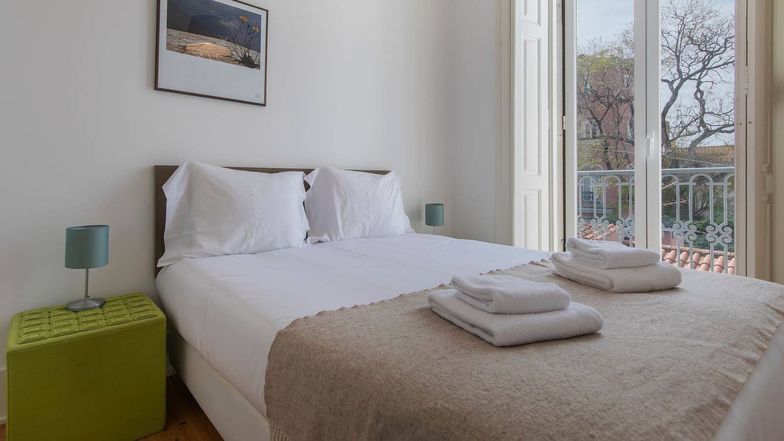 Apartamento inteiro, Sunny Santa Catarina I by Lovelystay in Misericórdia, Lisboa