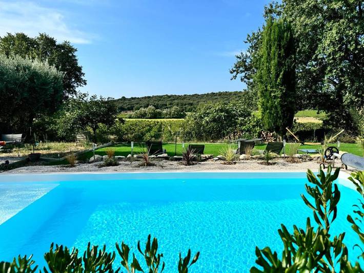 Location de vacances pour 4 personnes, avec Terrasse et Jardin ainsi que Piscine et Vue à La Bruguière