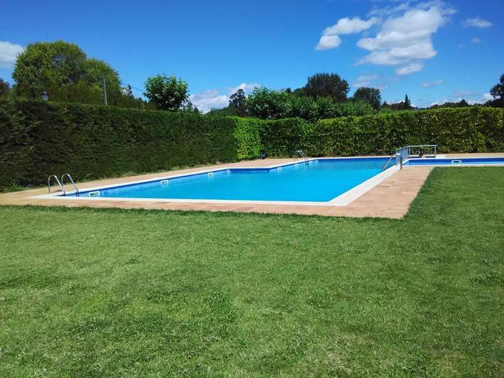 Casa para 6 personas, con Terraza además de Jardín y Piscina en Comarca de Orense