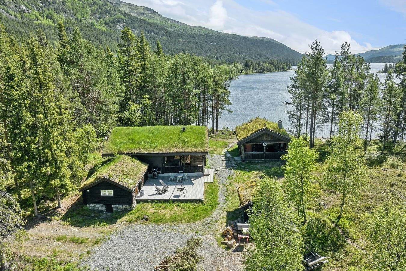 Historisk hytteidyll ved Espedalsvannet in Gausdal 