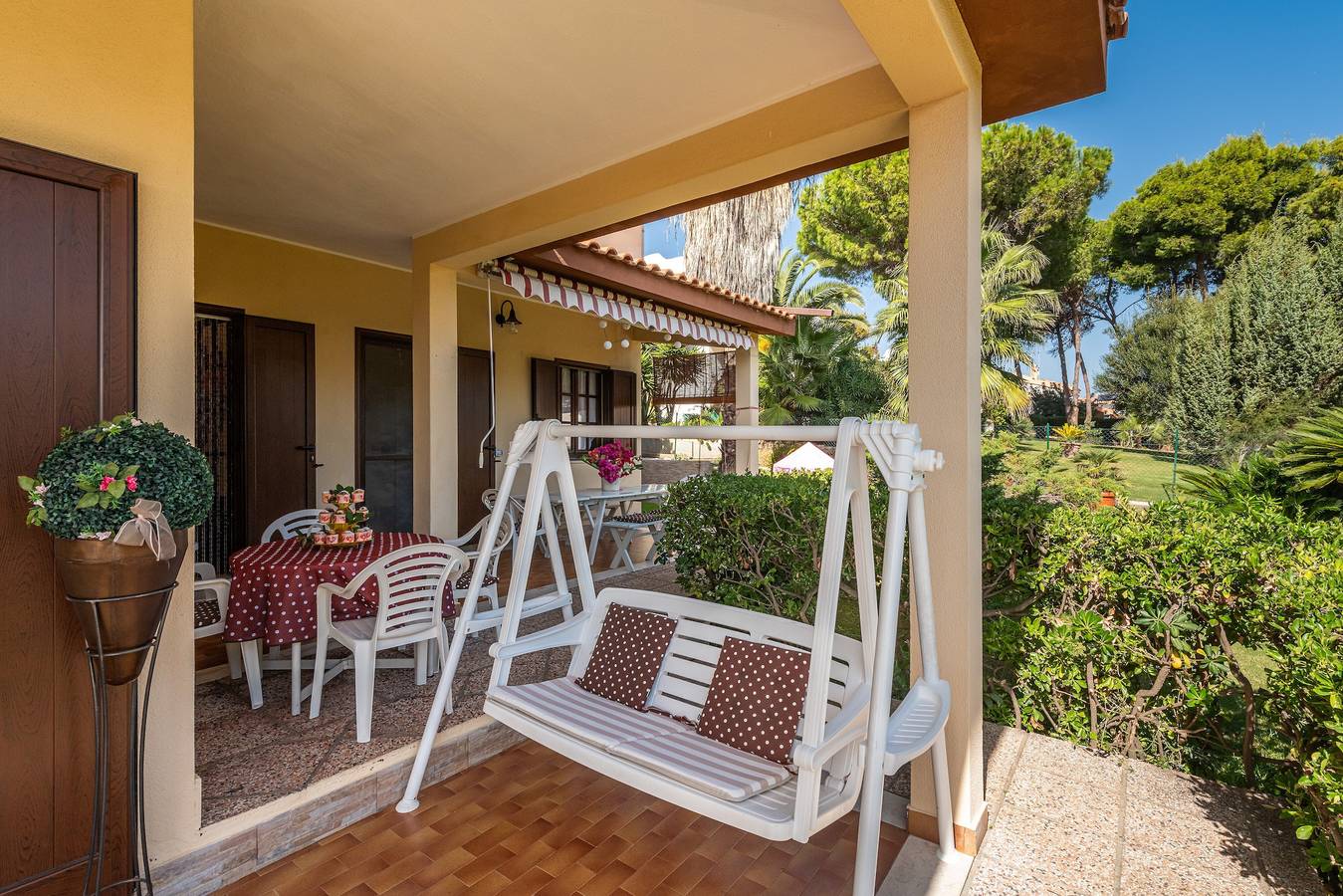Spaziosa Villa Ro con Vista Mare, Vista Montagna, Wi-Fi, Balcone in Porto Columbu, Sarroch