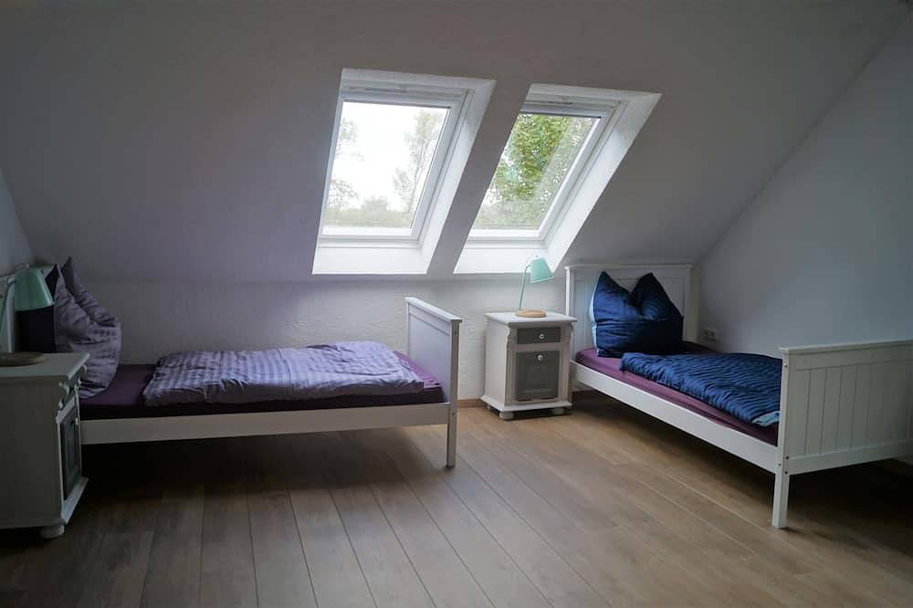 Großes Ferienhaus in herrlicher Alleinlage im südlichen Ostfriesland in Uplengen, Ostfriesland