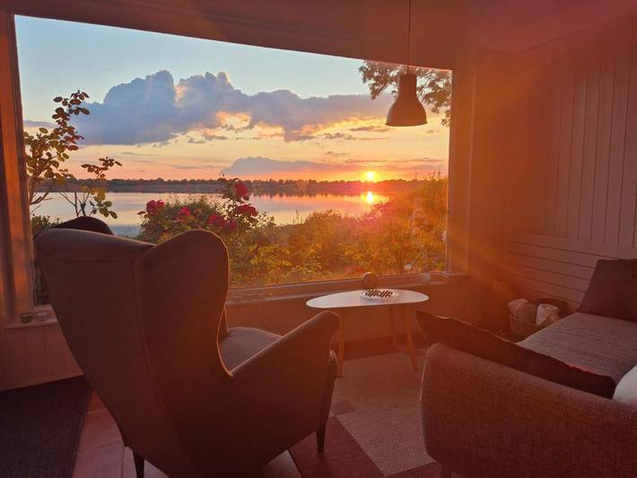 Ferienhaus für 4 Personen, mit Terrasse und Garten sowie Seeblick und Ausblick in Klingberg - 2