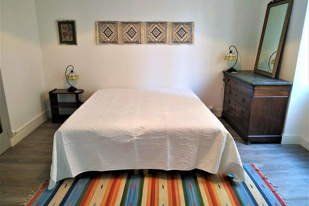 Entire apartment, Renovated family-friendly flat in the ♥ of Pau ★★★★★ in Pau, Pau region