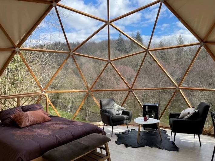 Tente pour 4 personnes, avec jacuzzi dans le Cantal