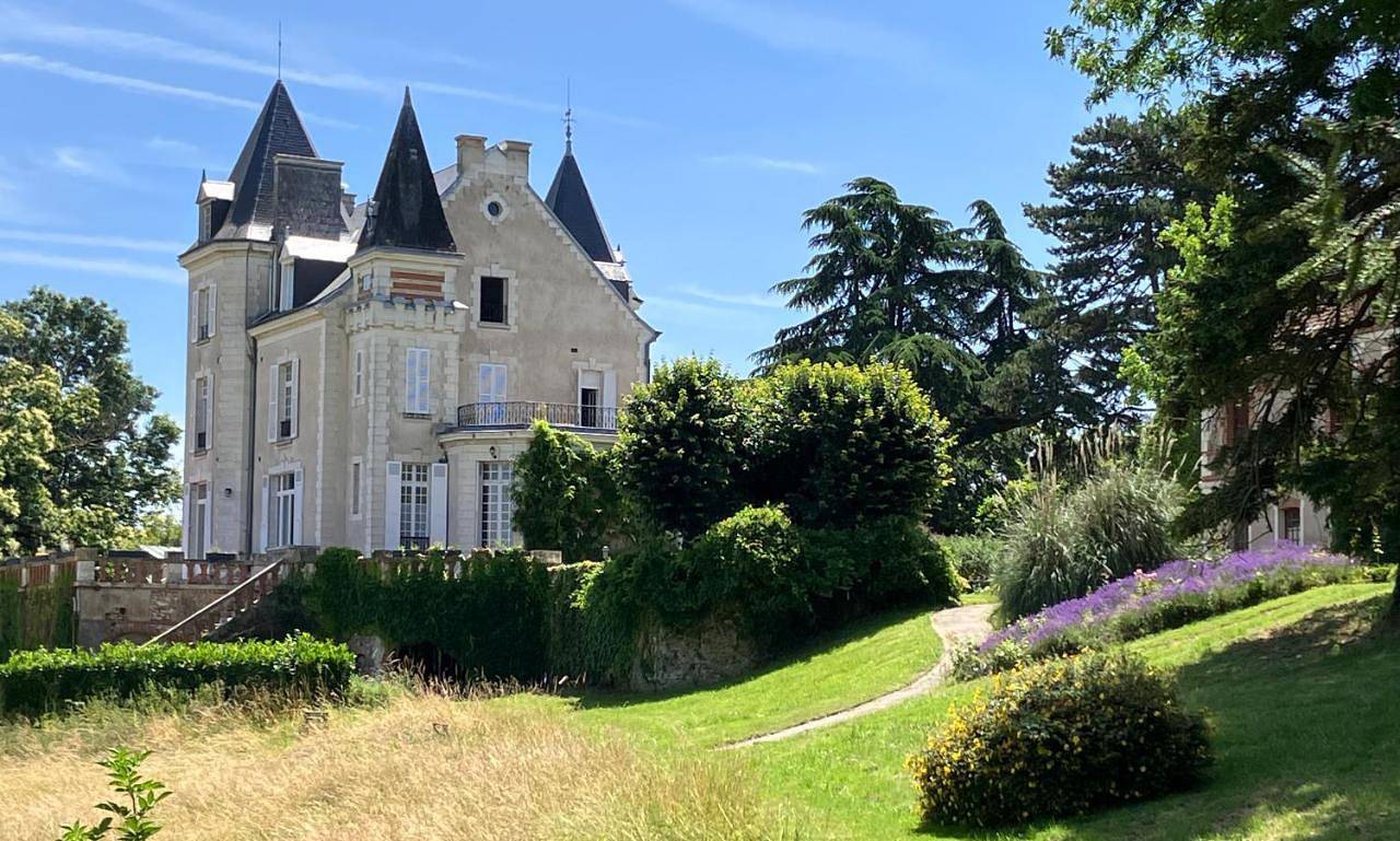 Le château La Villaine Magnifique château au cœur de la Touraine in Esvres, Région de Tours