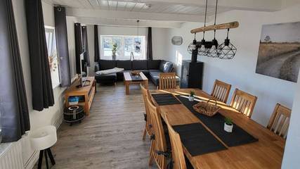 Ferienhaus für 6 Personen, mit Sauna und Garten, kinderfreundlich in Esgrus