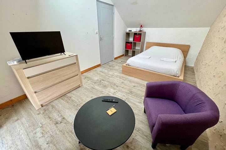 Gîte pour 2 personnes, avec jardin à Lussac-les-Châteaux - 2