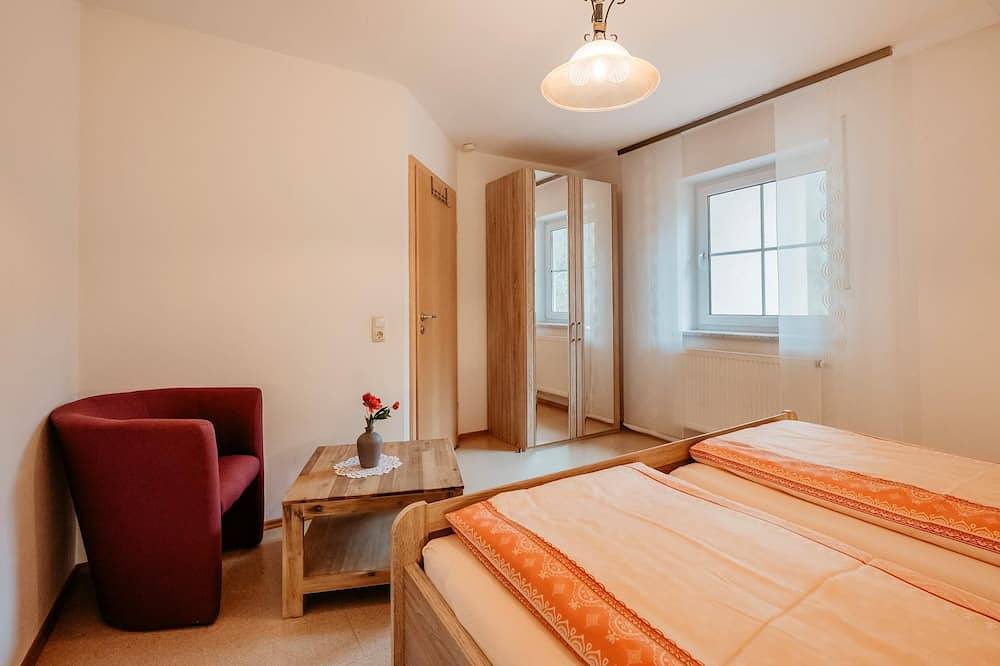 Ganze Wohnung, 70m2-Feriendomizil mit Balkon & Brötchenservice in Wiesenfelden, Ostbayern
