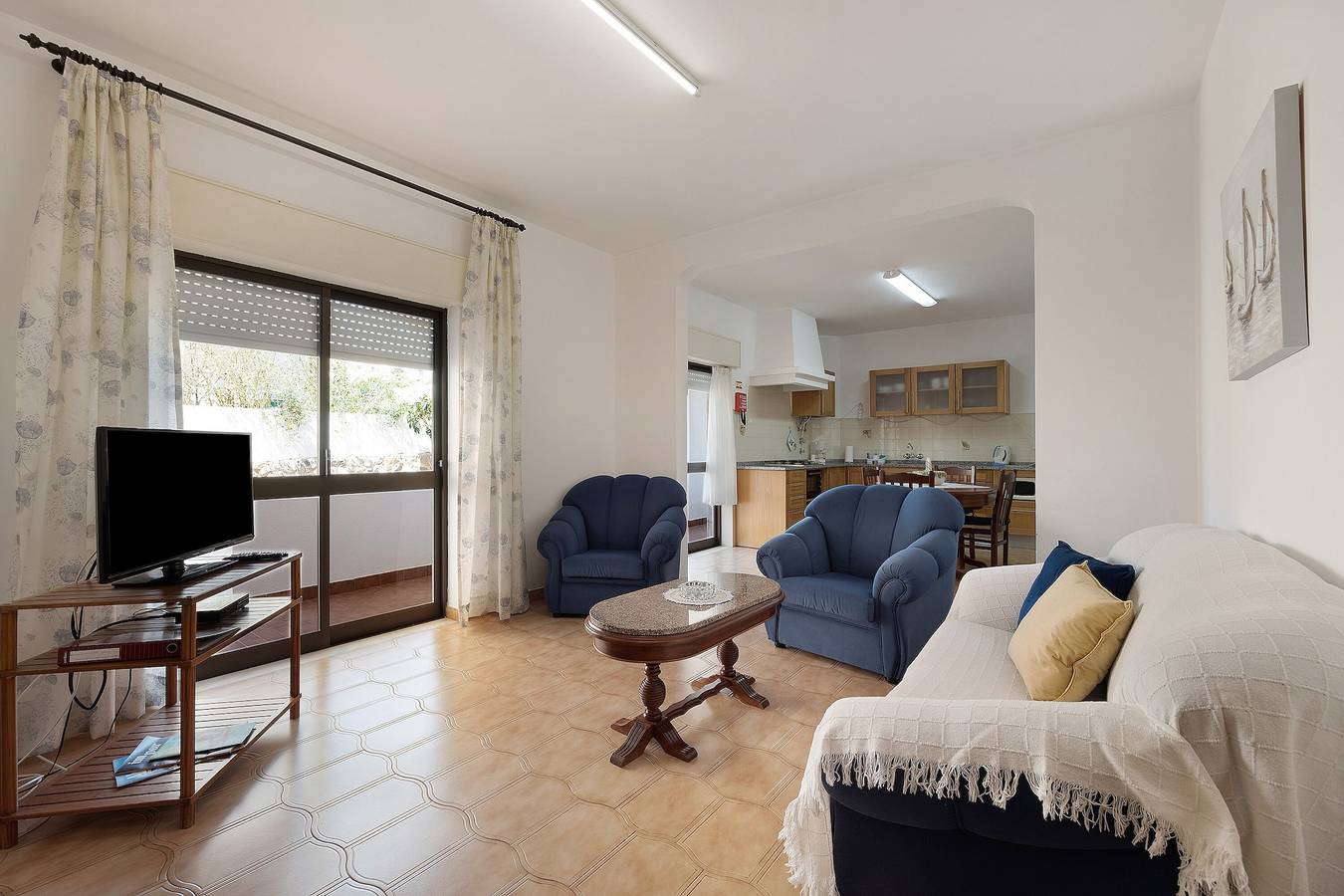 Apartamento inteiro, Apartamento 'Casa Atlântico nº6' perto do Mar com Piscina Partilhada & Wi-Fi in São Sebastião, Lagos