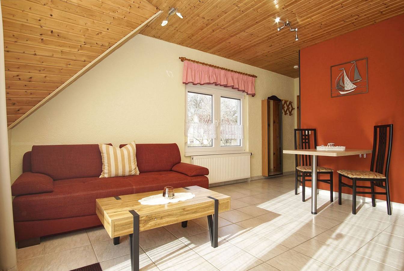 Ganze Wohnung, Gemütliche Ferienwohnung in Wassernähe - Ferienhaus Stark Ferienwohnung 03 in Ralswiek, Bergen auf Rügen und Umgebung