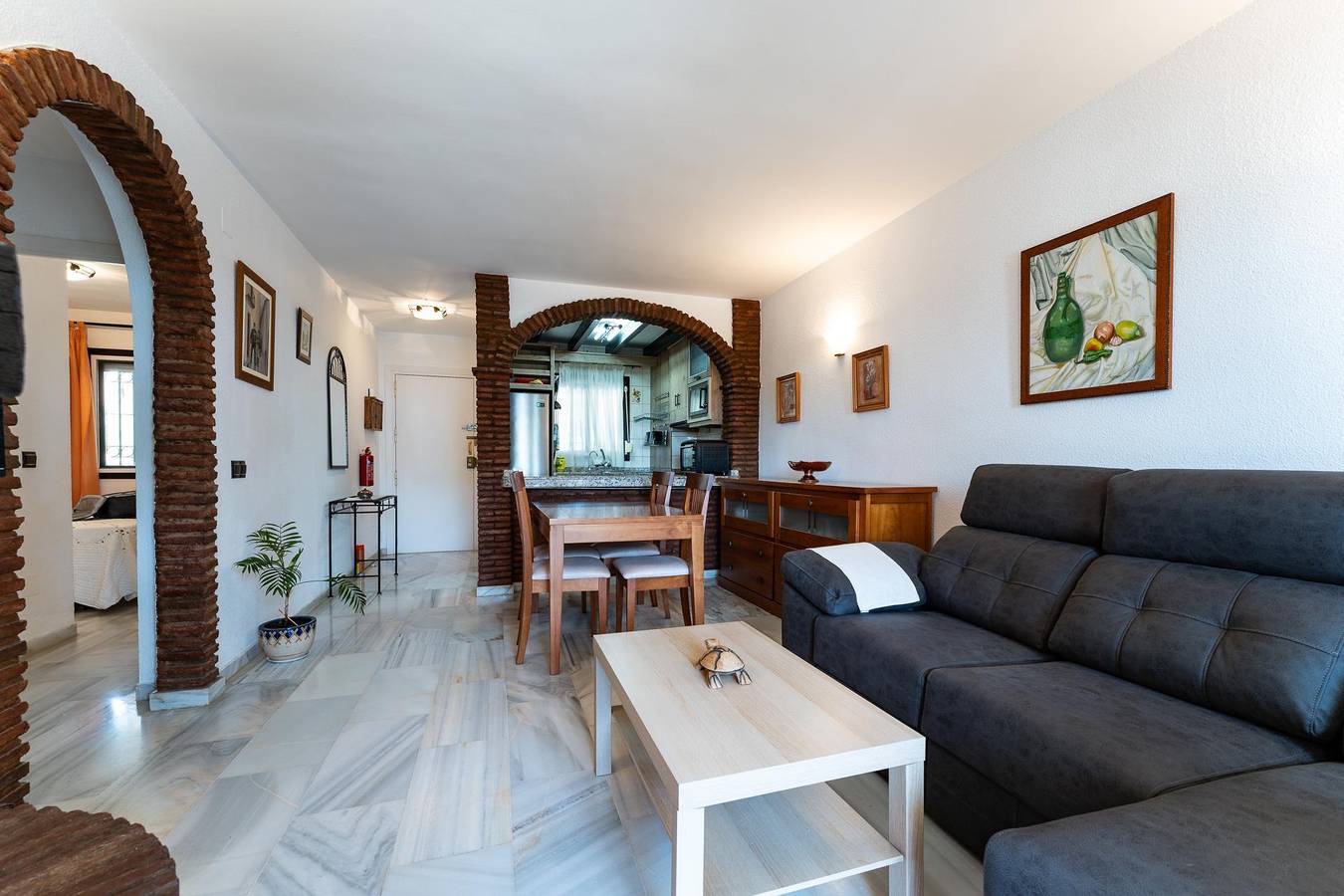 Entire apartment, Holiday apartment for 4 people with balcony/terrace in Urbanizacion Calahonda, Mijas