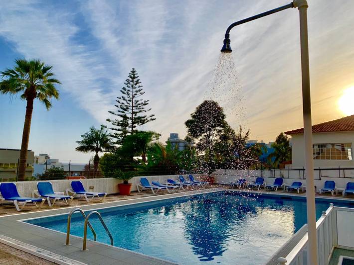 Ferielejlighed for 2 personer, med Havblik og Balkon såvel som Terrasse og Have i Funchal