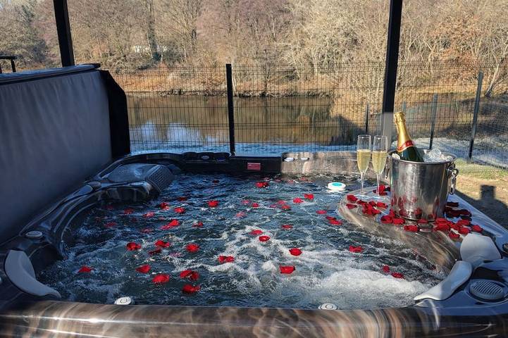 Location de vacances pour 2 personnes, avec Jacuzzi et Jardin à Dinozé