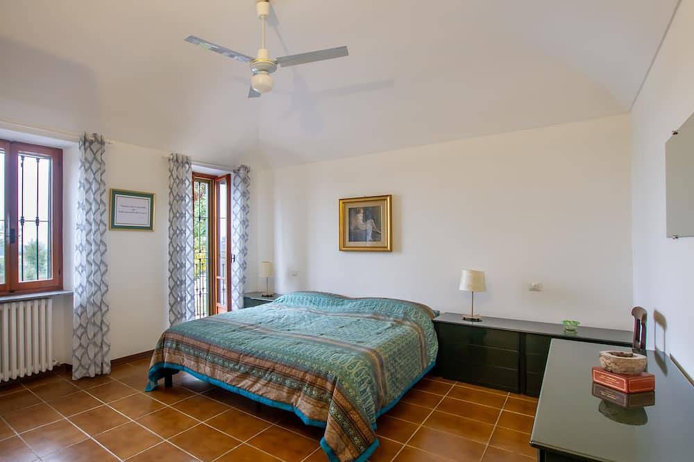 Villa in Piedmont with private pool in beautiful vineyard of Tenuta Costarossa in Fubine, Alessandria Provinz